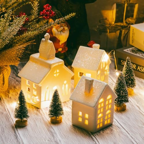 CHUANGLI Weihnachtsdekorationen – Weihnachtsdekoration für den Innenbereich – Weihnachtsdorf-Sets mit 3 beleuchteten Keramikhäusern und 4 Bäumen – weiß, rustikale Dekoration für Zuhause, Tisch, Zimmer