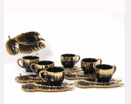 Juego de café con 6 tazas y platillos, color negro y dorado, estilo hoja, porcelana