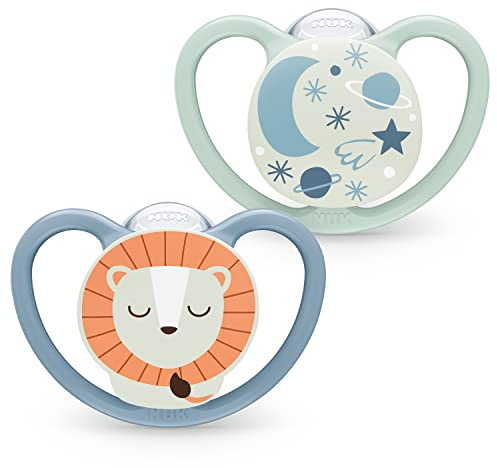 NUK Space Night Babyschnuller | 18-36 Monate | Im Dunkeln leuchtende Schnuller mit zusätzlichen Öffnungen für sensible Haut | BPA-freies Silikon | Löwe | 2 Stück