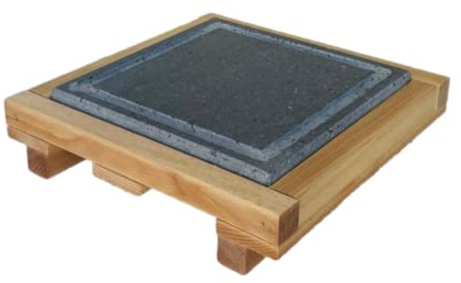 Mottinox Pietra Lavica Siciliana con Scolo, Quadrata 30x30, con Supporto Legno Faggio, Estraibile, Piastra Refrattaria per Cucinare (30x30cm) (MTX131)