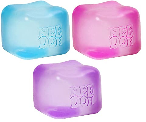 Schylling Needoh Nice Cube sensorisk leksak med en supersolid squish, återgår alltid till sin fyrkantiga form, färgerna kan variera, 3 stycken