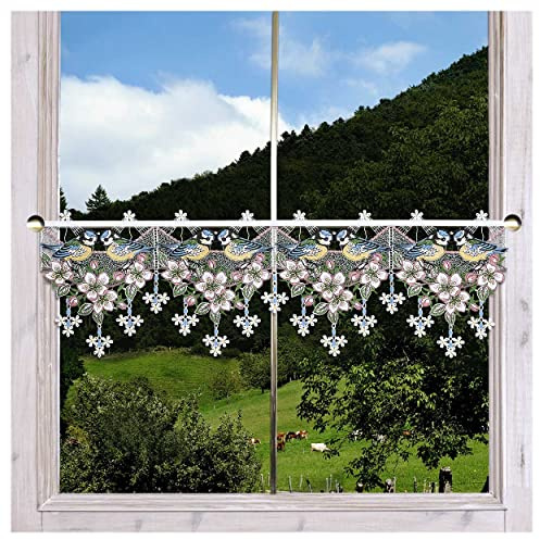 Feenhaus-Scheibengardine Vogelgezwitscher Plauener Spitze | Frühlings-Deko Meise & Kirschblüten | Kurzgardine Fenster-Hänger Frühjahr & Ostern | Gestickter Frühblüher weiß bunt | HxB 23 x 55 cm