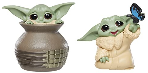 Star Wars The Bounty Collection Serie 4, 2er-Pack 5,5 cm große Grogu Sammelfiguren, Grogu mit Schmetterling und im Krug versteckt, ab 4 Jahren