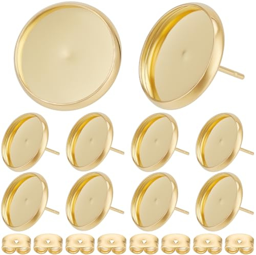 Beebeecraft 1 Scatola 50 Pezzi 14mm Kit Orecchini A Bottone Vassoio in Acciaio Inossidabile Placcato Oro 18K Cabochon Impostazioni per Orecchini Bezel Cup Blanks Perni per Orecchini e Retro per