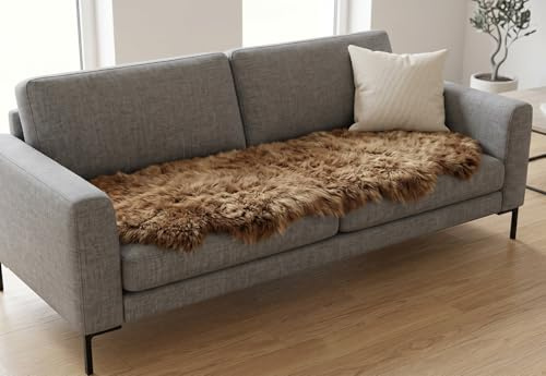 Kuhfelle Online & Nomad Island LAMMFELL Teppich DOPPELFELL 180 x 60 cm BETTVORLEGER KURZWOLLIG Fell Teppich AUS 2 ECHTEN Island LAMMFELLEN (Goldbraun)